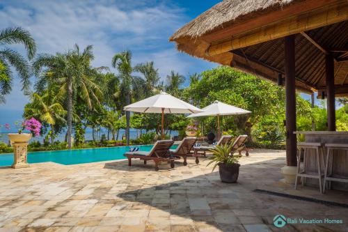 Villa Segara Murti - Stylish Beachfront Villa!