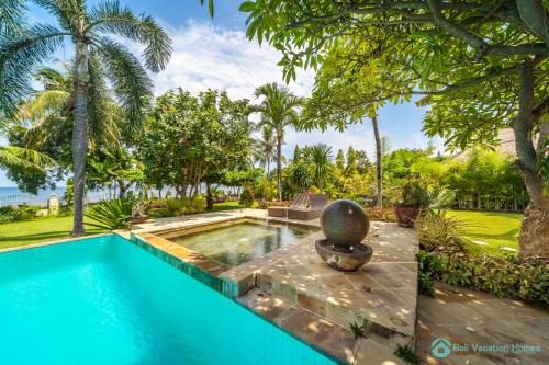 Villa Segara Murti - Stylish Beachfront Villa!