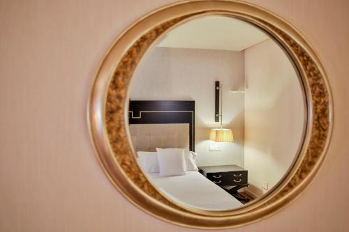 Hotel 525 - image 12