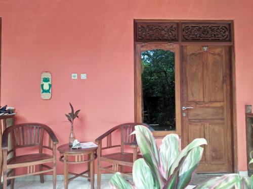 Made Roejas Homestay - Tap to explore photos