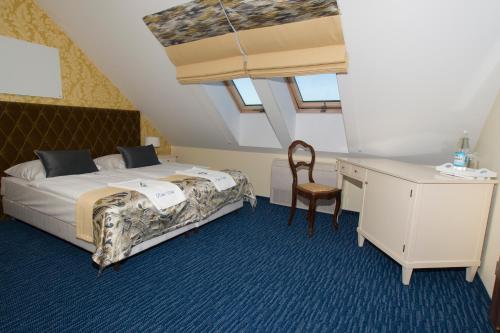 1 queen bed