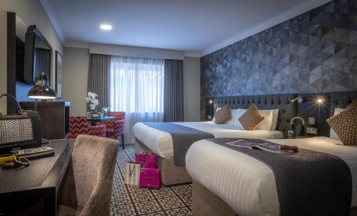 2 twin beds