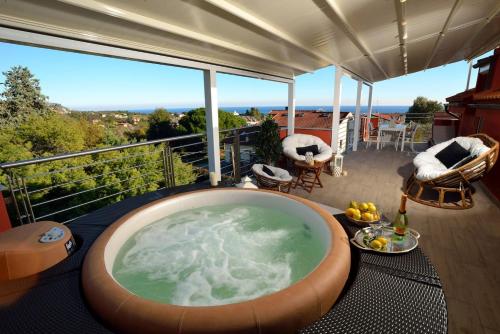 Villa Giovanna con terrazza panoramica, Jacuzzi e sauna