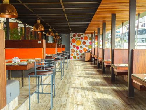 Restaurant, Fairway Hotel And Spa in Kampala