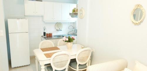  Diamonds Apartment in Nikiana