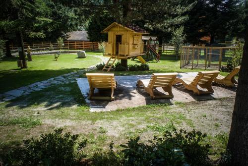 Spēļu laukums, Le Fontanacce b&b in Veza D'Olio