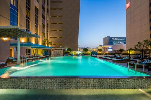 Novotel Deira City Centre - image 2