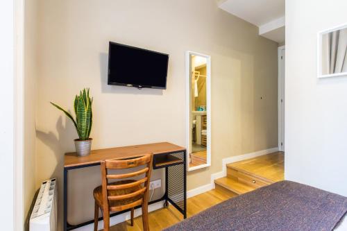 El Born Guest House by Casa Consell - image 13