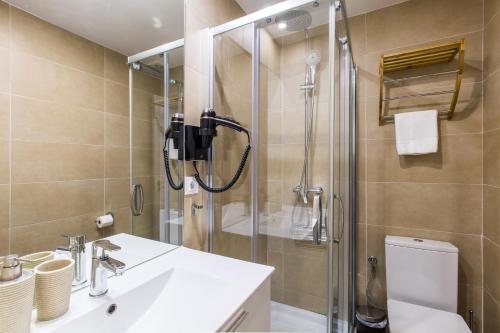 El Born Guest House by Casa Consell - image 5