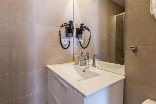 El Born Guest House by Casa Consell - image 9