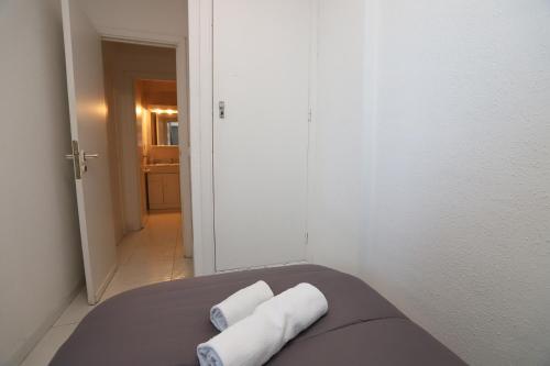 Four-Bedroom Apartment with Sea View image 9