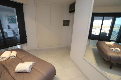 Four-Bedroom Apartment with Sea View image 3