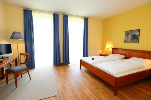 STADE LAND GOLF HOTEL & Tiny Houses in Deinste, Deutschland
