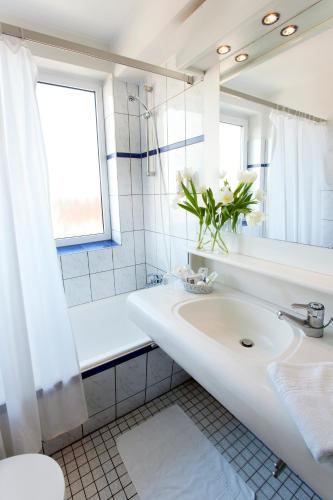 TOP Hotel Post Frankfurt Airport - main image