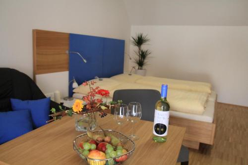Hotelpension Eisenhuthaus, Unterkunft in Poysdorf