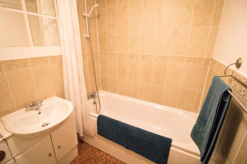 Koupelna, Ideal Lodgings in Bury – Fairfield in Bury