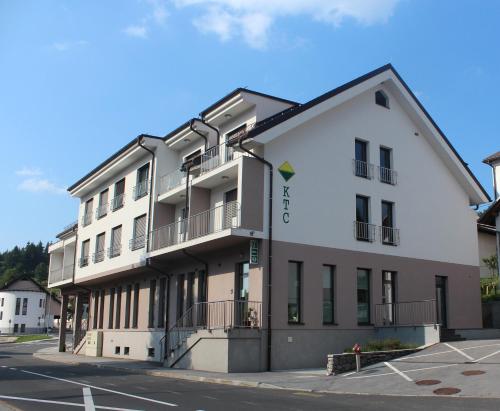 . Hotel Oskar