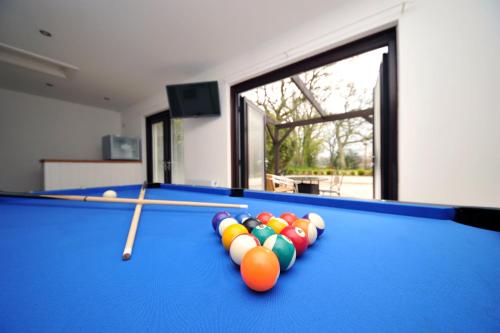 The Manse 6 Bedroom Holiday Home, Pontarddulais, South Wales
