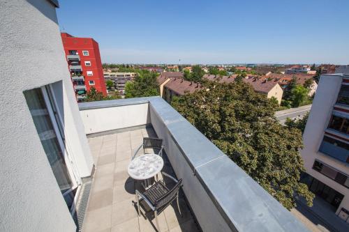 Novina Hotel Tillypark - image 12