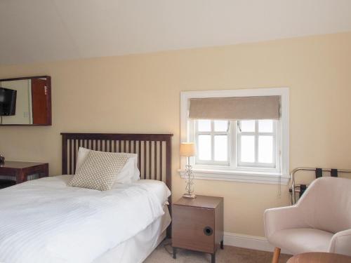 Elmdon Lodge - image 11