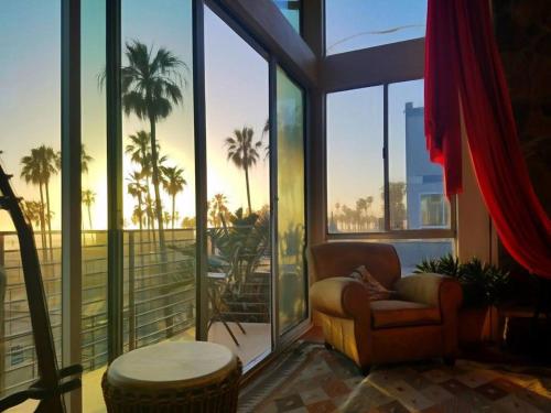 ทัศนียภาพภายนอกโรงแรม, Ocean Front Vortex Female Hostel private rooms Free bikes near หาดเวนิซ