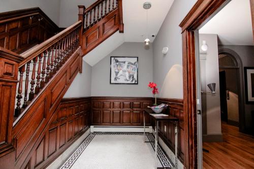 A Stylish Stay w/ a Queen Bed Heated Floors.. #17 - image 5