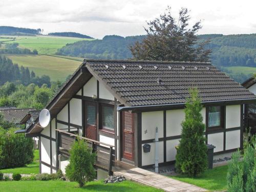 Holiday home in Mielinghausen near the ski area