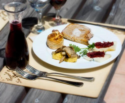 Ēdiens un dzērieni, Locanda Lac Place Moulin in Bjonaza