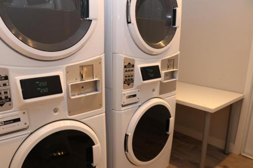 A Stylish Stay w/ a Queen Bed Heated Floors.. #27 - image 3
