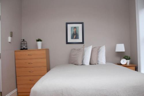 Stylish Downtown Studio in the SouthEnd C.Ave# 2 - image 7