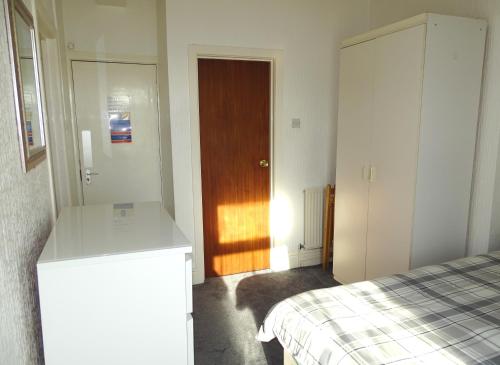 One-Bedroom Apartment image 8