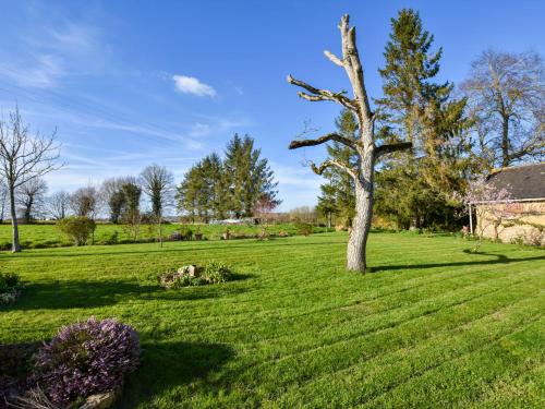 Holiday home with pretty terrace and garden, near the Paimpont forest