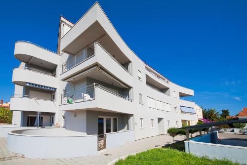  Apartment in Zadar/Zadar Riviera 7844, Unterkunft in Smirić