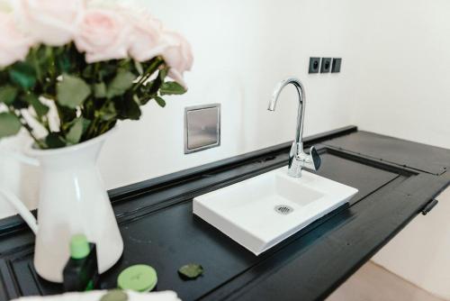 Wake Up Wellness Hostel - image 8