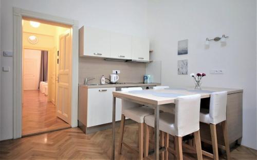 City Castle Aparthotel - image 8