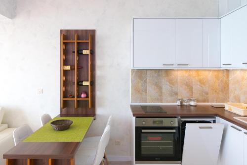 Dapur, Harmonia Panorama Apartments in Zavala