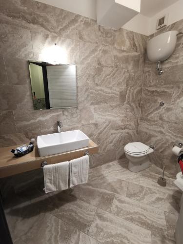 Hotel Clinton - image 12
