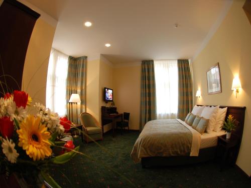 EA Hotel Downtown - image 10