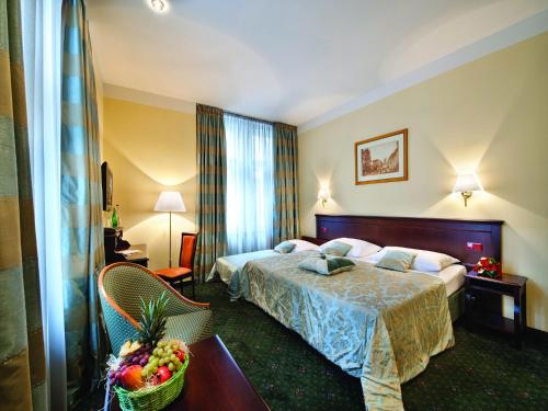 Executive Double Room image 9