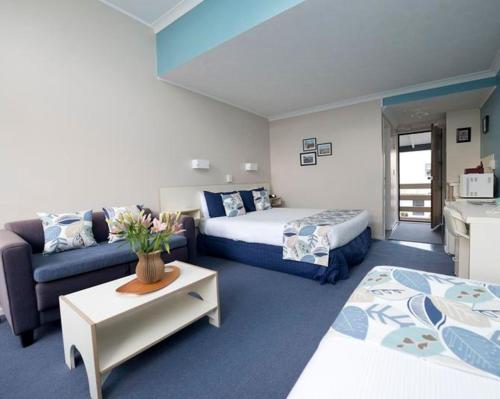 Wrights by the Sea Motel Wrights by the Sea Motel is conveniently located in the popular Paraparaumu area. The property offers guests a range of services and amenities designed to provide comfort and convenience. Facilities l