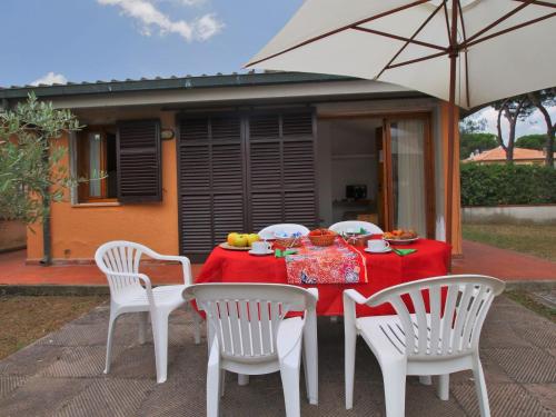  Flat in villa with air condition close to the beach, Pension in Santa Liberata