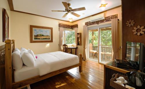 Amarela Resort Room Type - Deluxe Queen Room