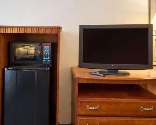 Quality Inn Takoma Park Room Type - Business King Room