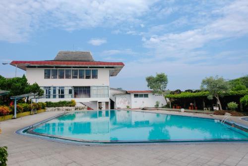 Swimming pool, Bandung Permai Hotel near New Sari Utama Restaurant