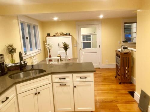 Newly Renovated 3BR Hudson Valley House thumb 2