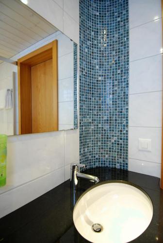 Hotel Crystal - image 7