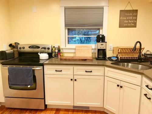 Newly Renovated 3BR Hudson Valley House thumb 4