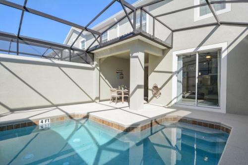 4 bedroom villa accommodates 10 guests - image 3