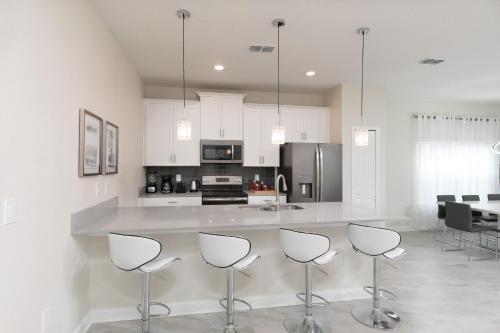 5 bedroom villa 10 minutes from Disney - main image