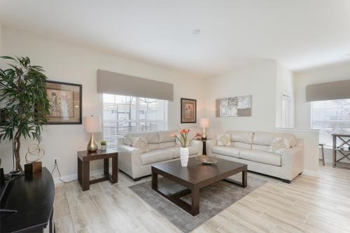5 bedroom villa at Storey Lake - image 4